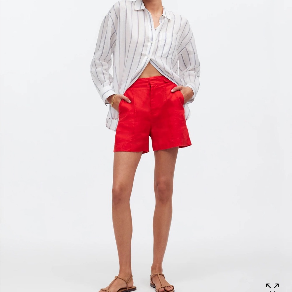 Clean button tab shorts in 100% linen